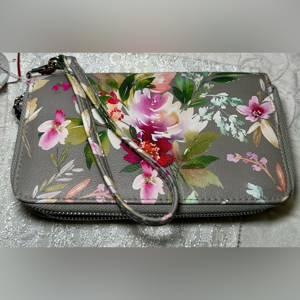 MUNDI Sierra Large Wristlet Clutch - Picture 2 of 10